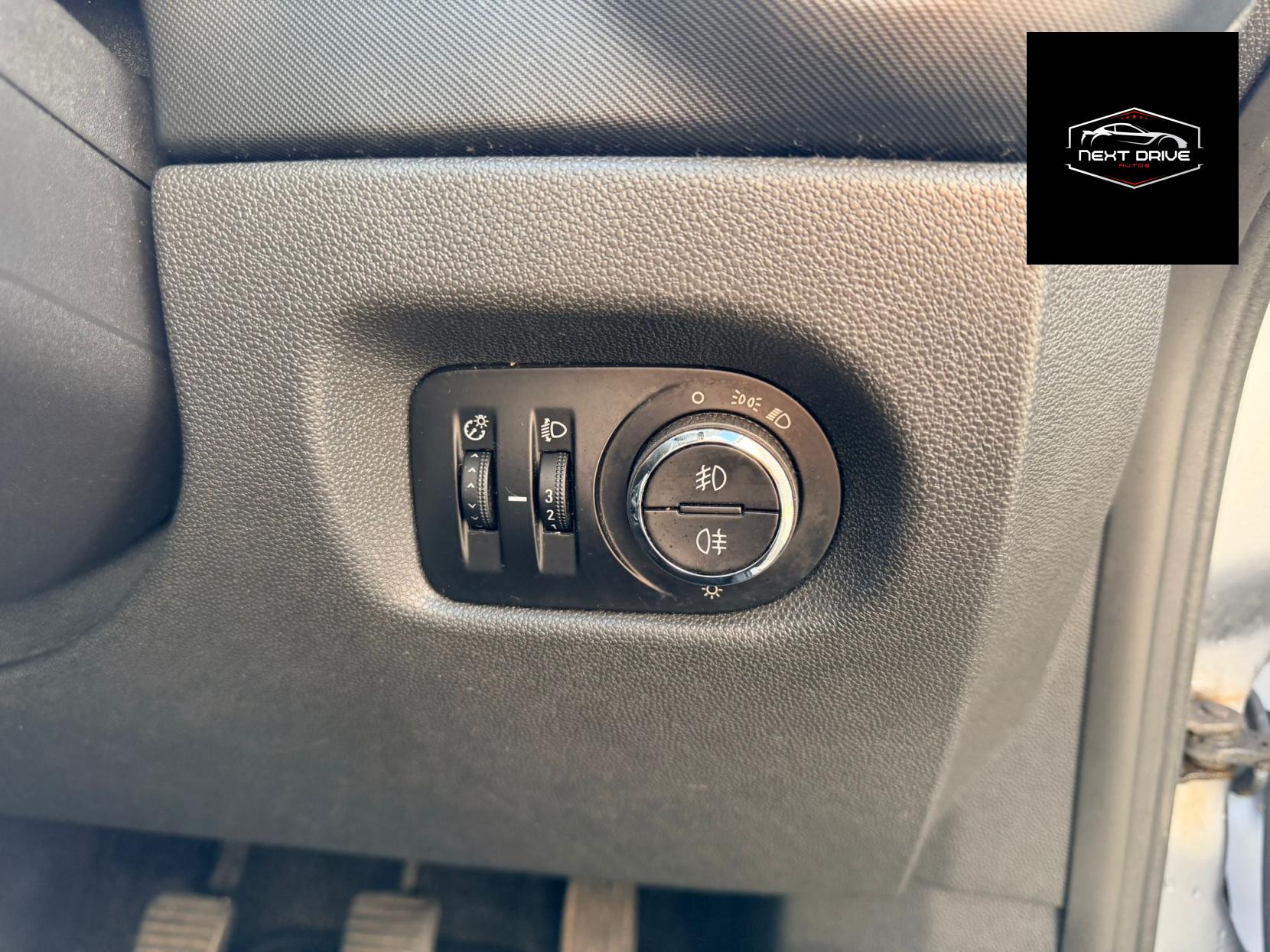 Vauxhall Corsa 1.2i 16v SXi Hatchback 5dr Petrol Manual (124 g/km, 84 bhp)