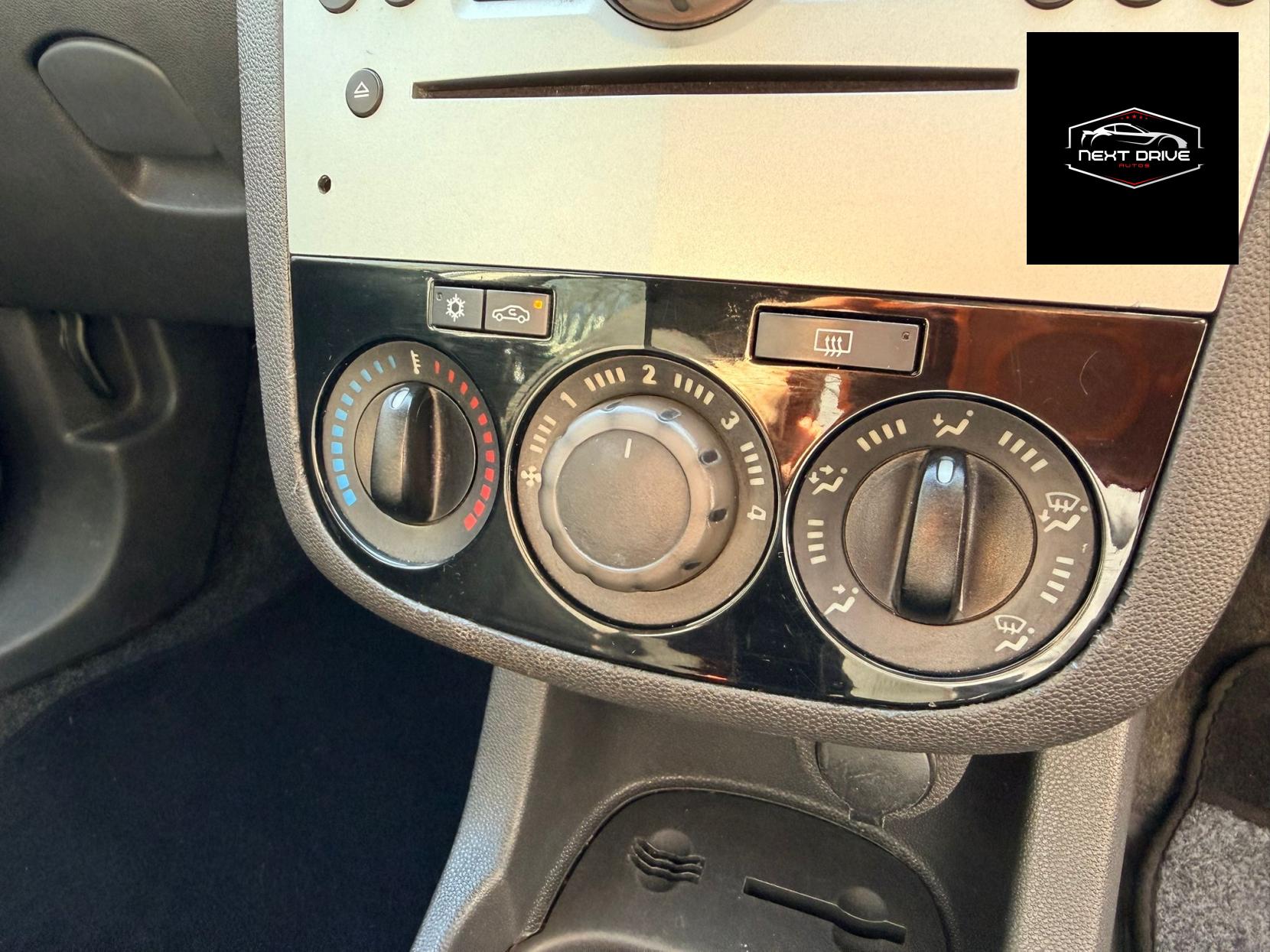 Vauxhall Corsa 1.2i 16v SXi Hatchback 5dr Petrol Manual (124 g/km, 84 bhp)