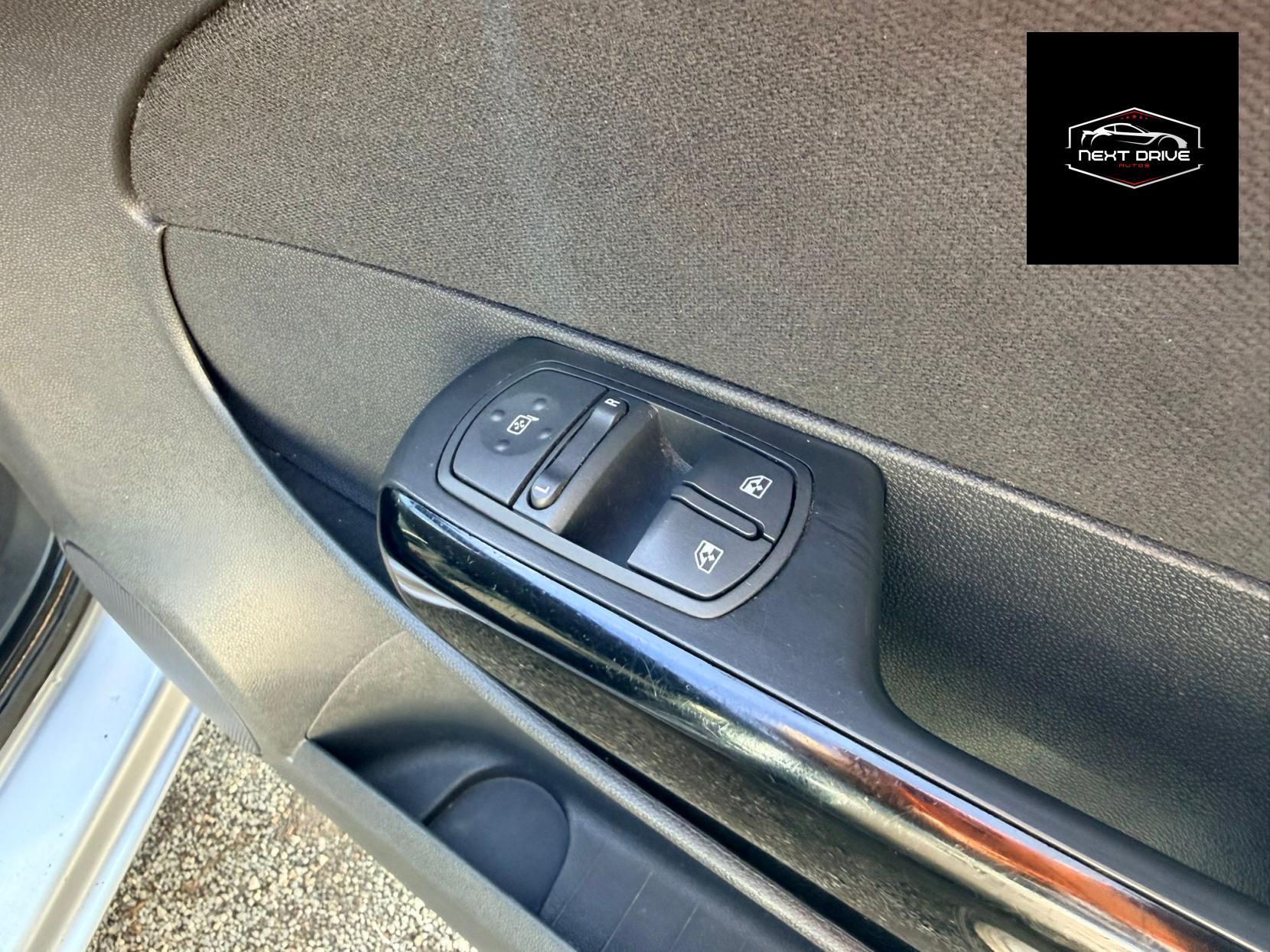 Vauxhall Corsa 1.2i 16v SXi Hatchback 5dr Petrol Manual (124 g/km, 84 bhp)