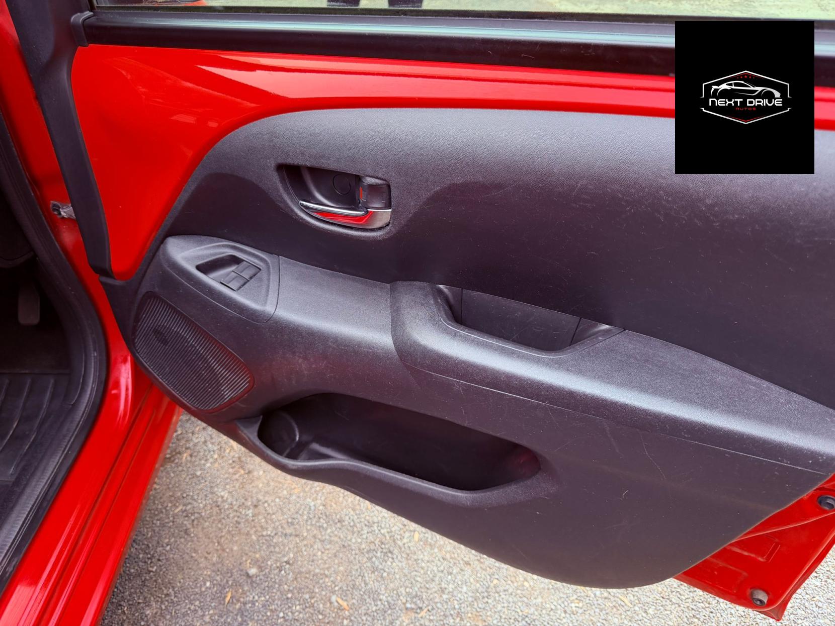 Toyota AYGO 1.0 VVT-i x-play Hatchback 5dr Petrol x-shift Euro 6 (68 ps)