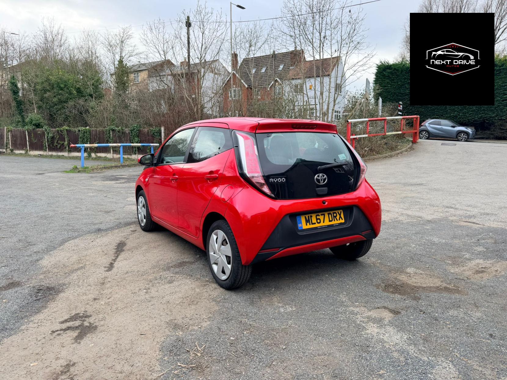 Toyota AYGO 1.0 VVT-i x-play Hatchback 5dr Petrol x-shift Euro 6 (68 ps)