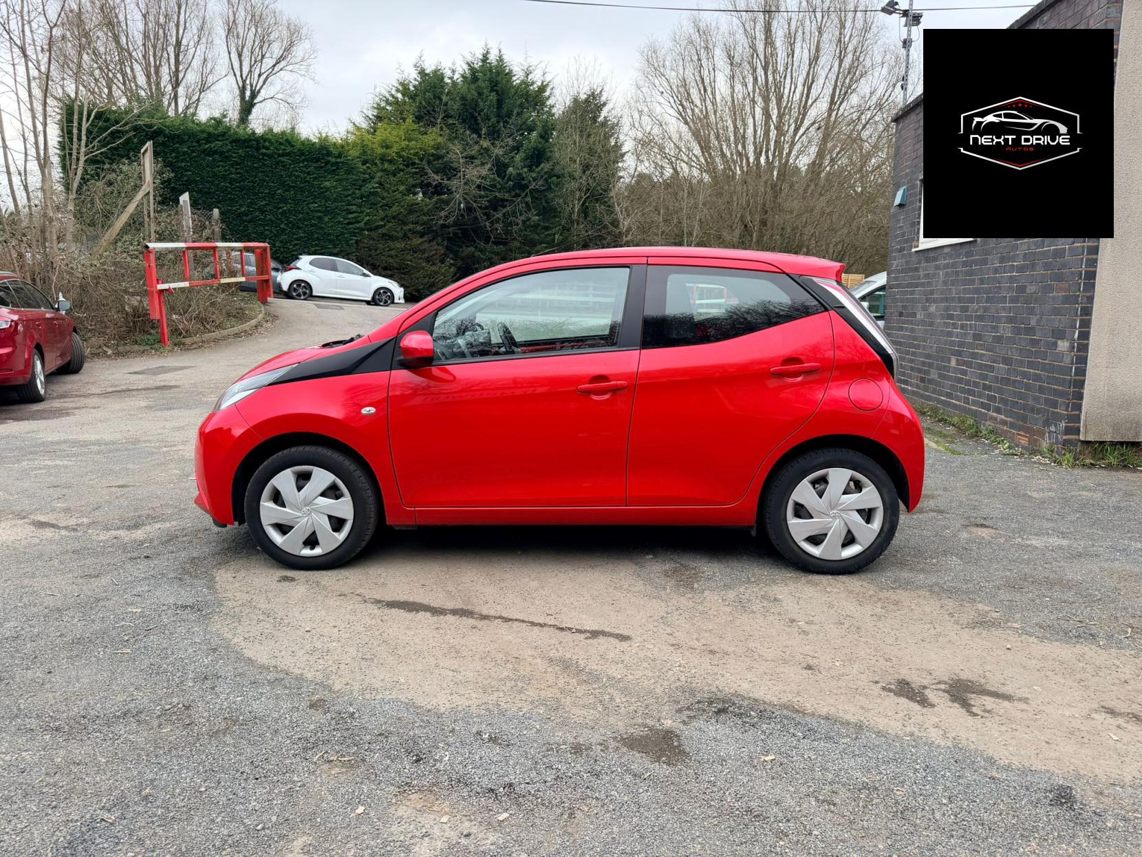 Toyota AYGO 1.0 VVT-i x-play Hatchback 5dr Petrol x-shift Euro 6 (68 ps)