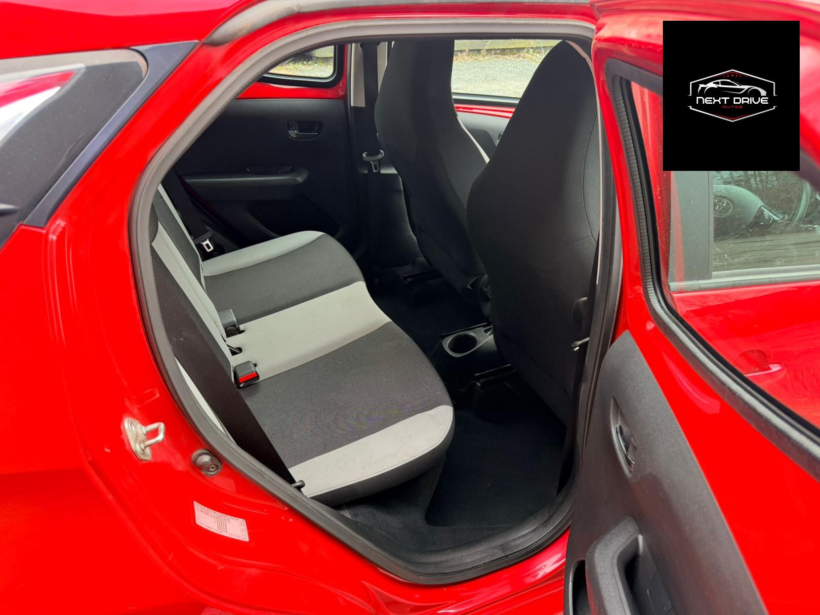 Toyota AYGO 1.0 VVT-i x-play Hatchback 5dr Petrol x-shift Euro 6 (68 ps)