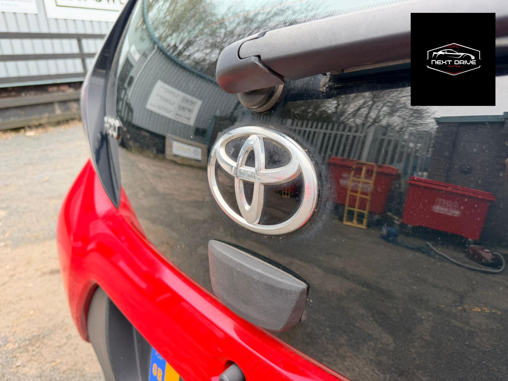 Toyota AYGO 1.0 VVT-i x-play Hatchback 5dr Petrol x-shift Euro 6 (68 ps)