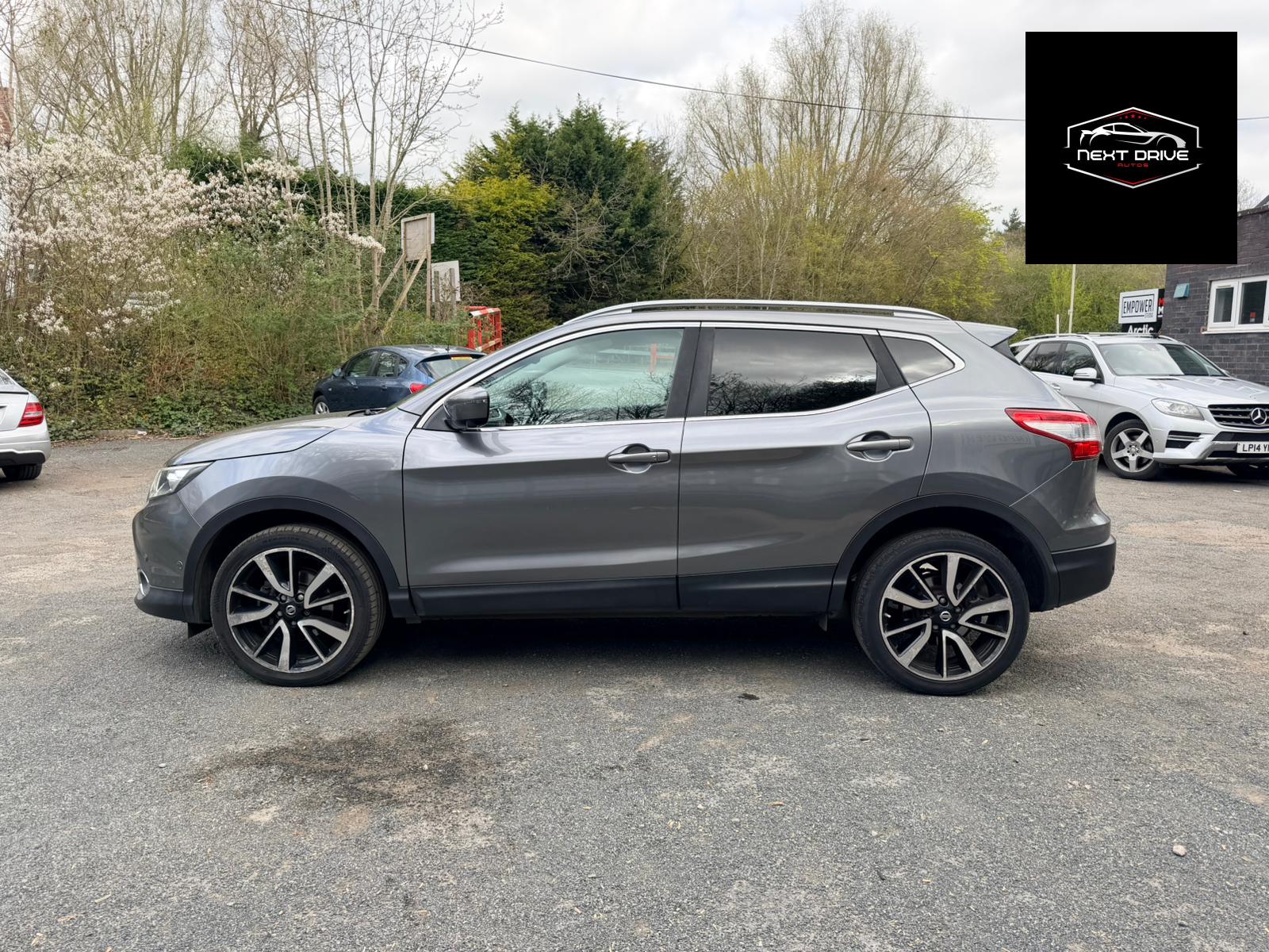 Nissan Qashqai 1.5 dCi Tekna SUV 5dr Diesel Manual 2WD Euro 5 (s/s) (110 ps)