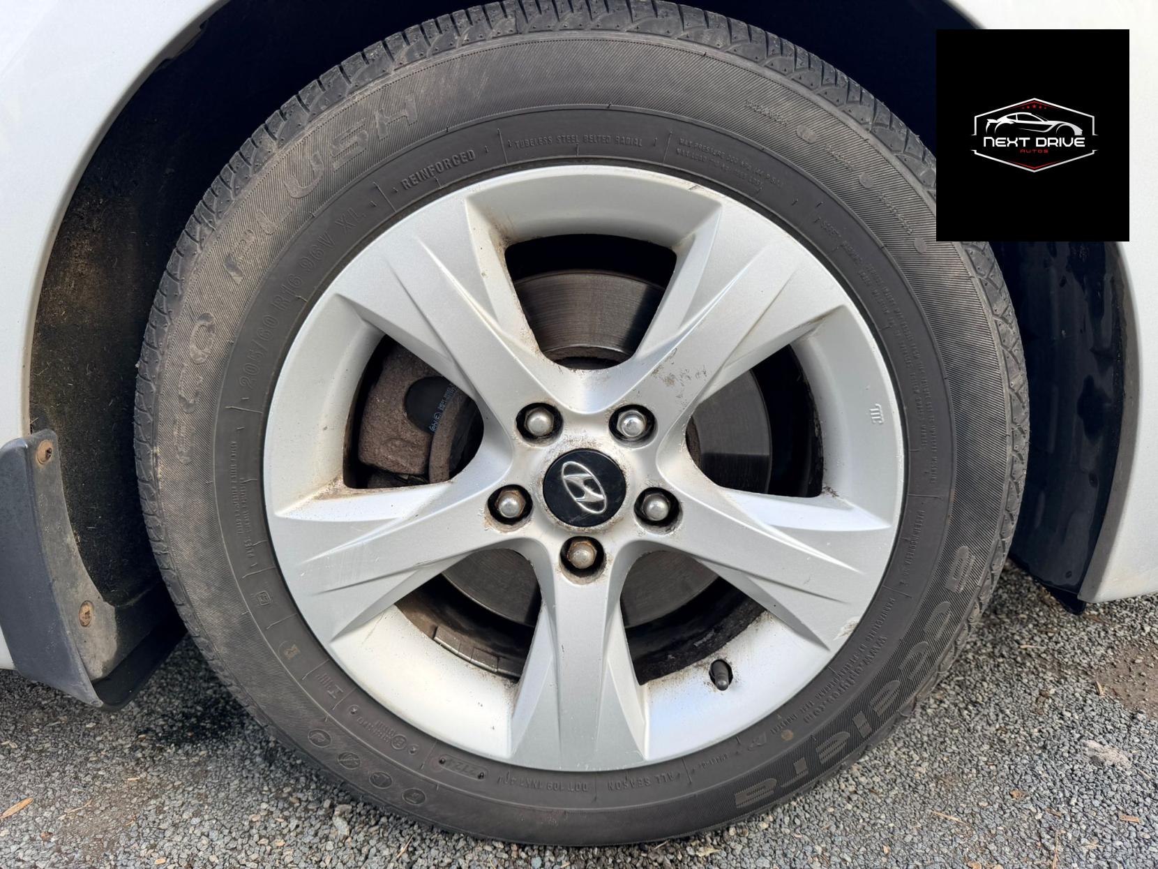 Hyundai i40 1.7 CRDi Blue Drive Premium Estate 5dr Diesel Manual Euro 5 (s/s) (136 ps)