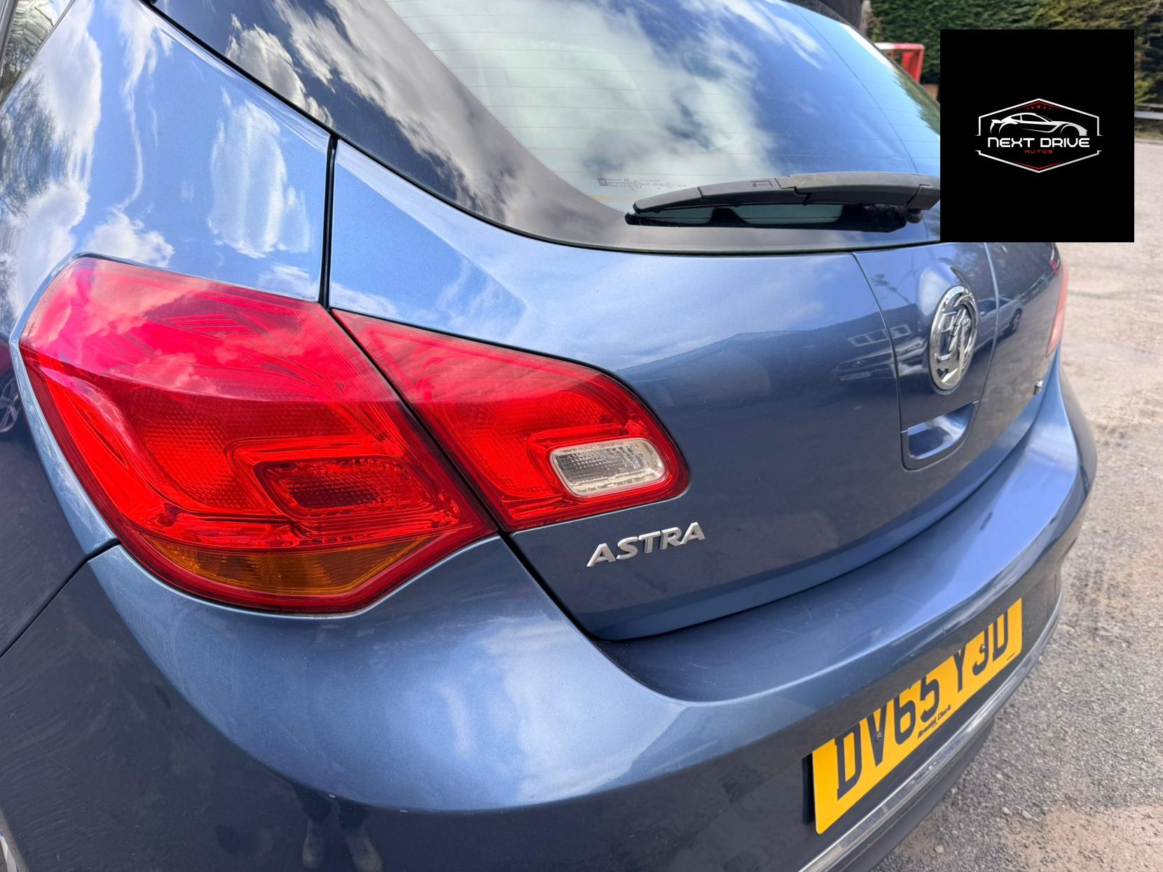 Vauxhall Astra 1.6i Design Hatchback 5dr Petrol Manual Euro 6 (115 ps)