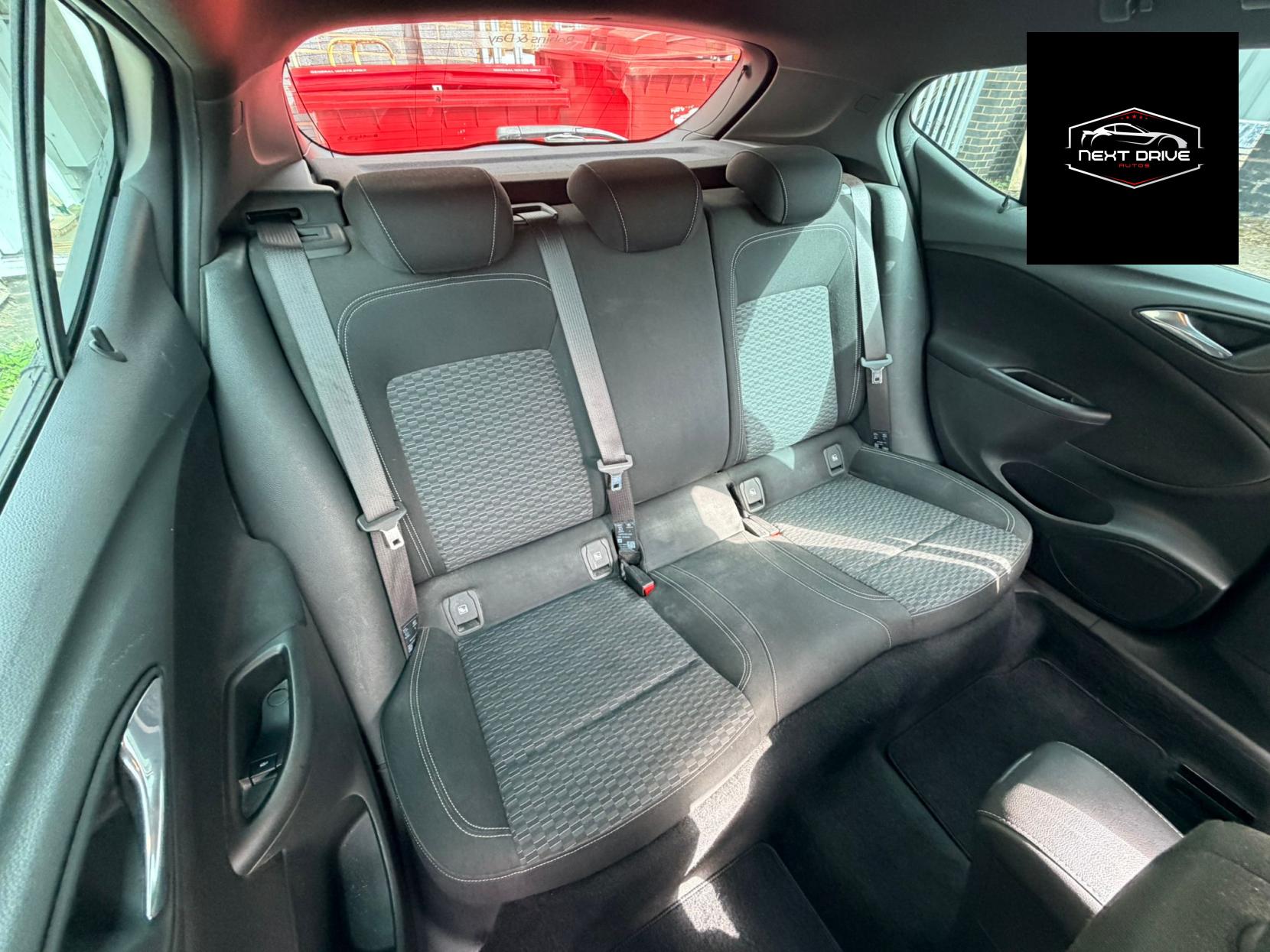 Vauxhall Astra 1.0i Turbo ecoFLEX SRi Nav Hatchback 5dr Petrol Manual Euro 6 (s/s) (105 ps)