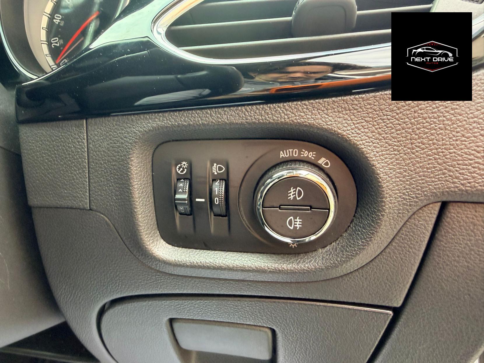 Vauxhall Astra 1.0i Turbo ecoFLEX SRi Nav Hatchback 5dr Petrol Manual Euro 6 (s/s) (105 ps)