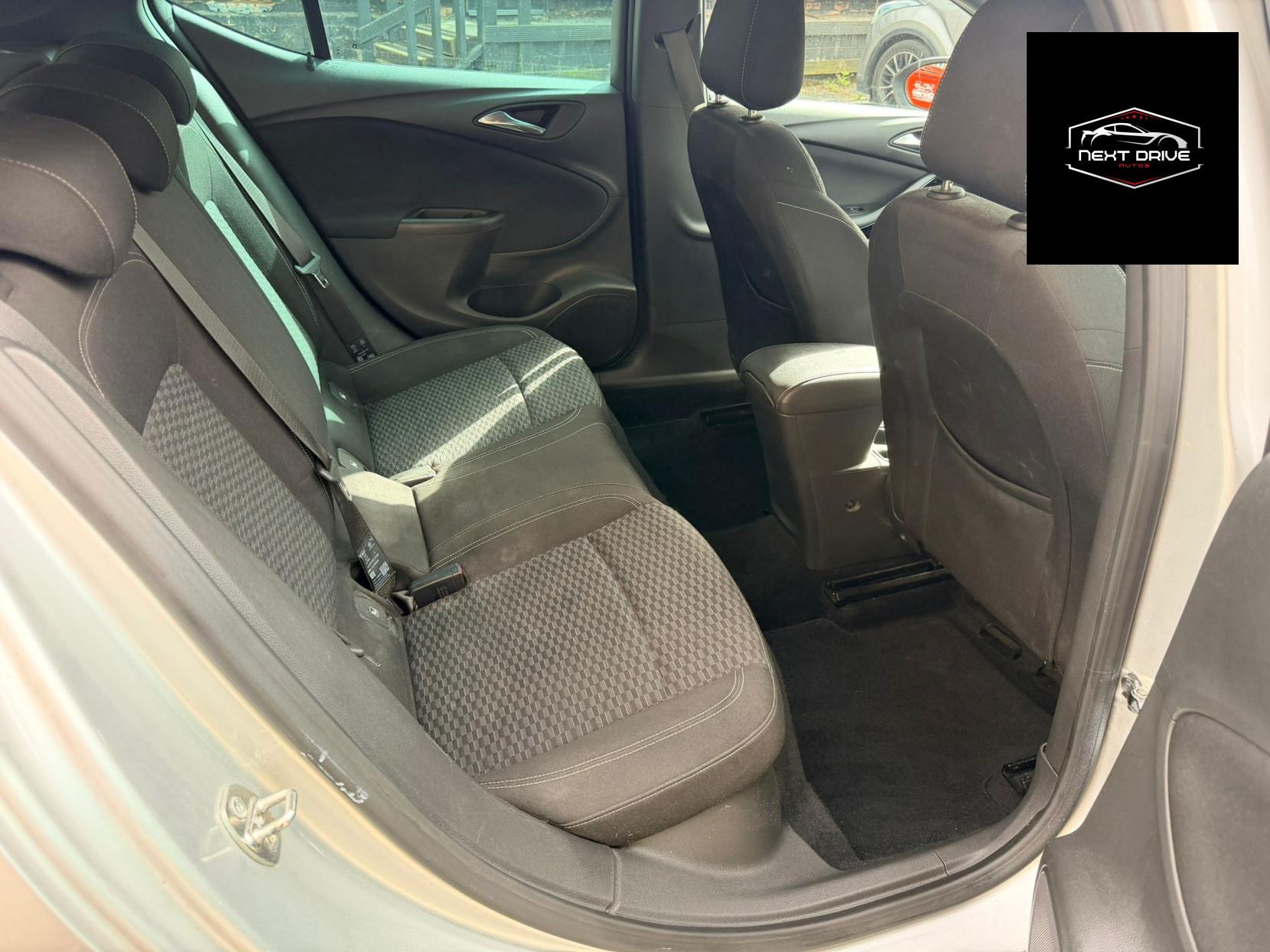 Vauxhall Astra 1.0i Turbo ecoFLEX SRi Nav Hatchback 5dr Petrol Manual Euro 6 (s/s) (105 ps)