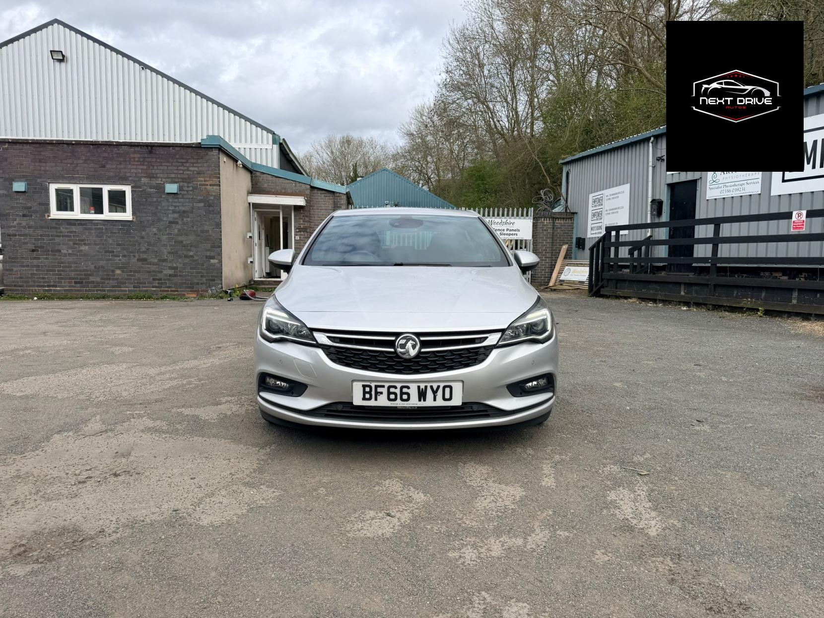 Vauxhall Astra 1.0i Turbo ecoFLEX SRi Nav Hatchback 5dr Petrol Manual Euro 6 (s/s) (105 ps)