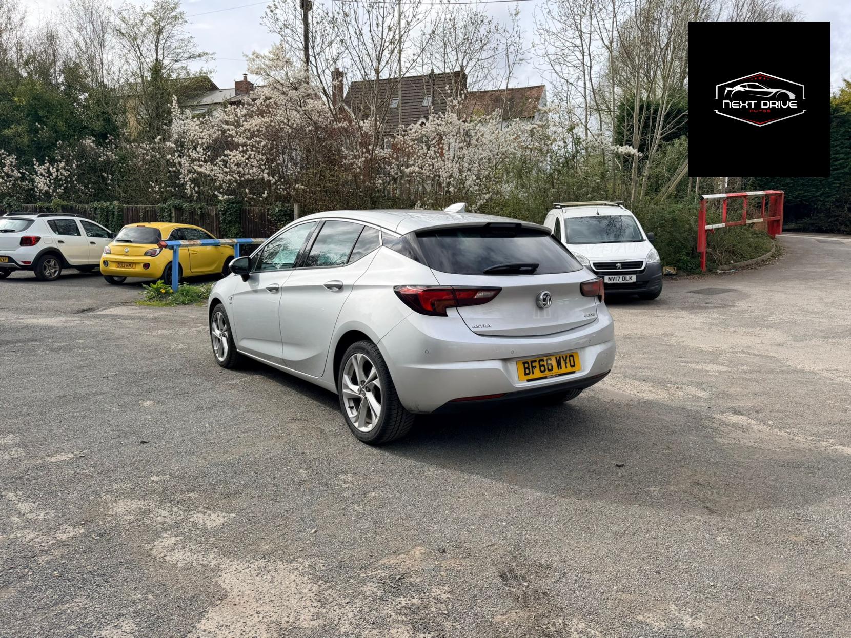 Vauxhall Astra 1.0i Turbo ecoFLEX SRi Nav Hatchback 5dr Petrol Manual Euro 6 (s/s) (105 ps)