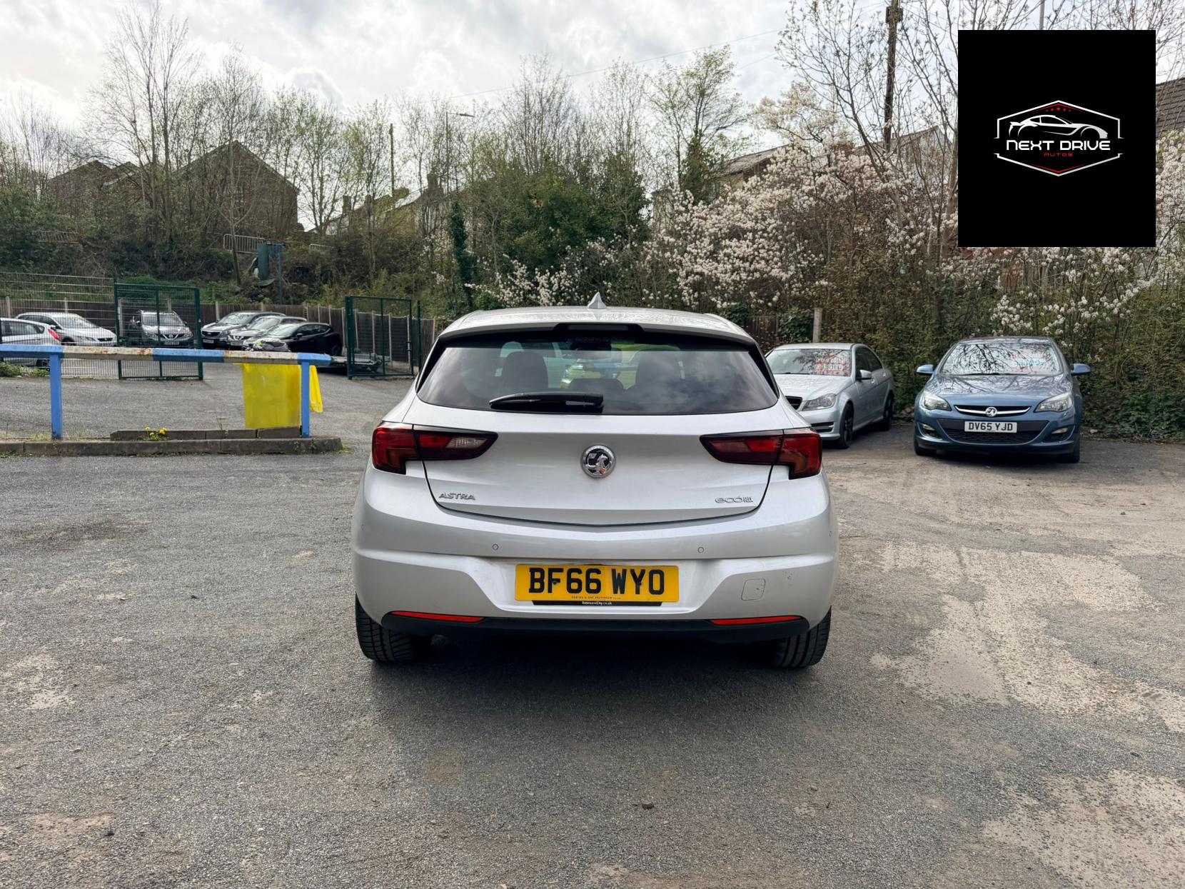 Vauxhall Astra 1.0i Turbo ecoFLEX SRi Nav Hatchback 5dr Petrol Manual Euro 6 (s/s) (105 ps)