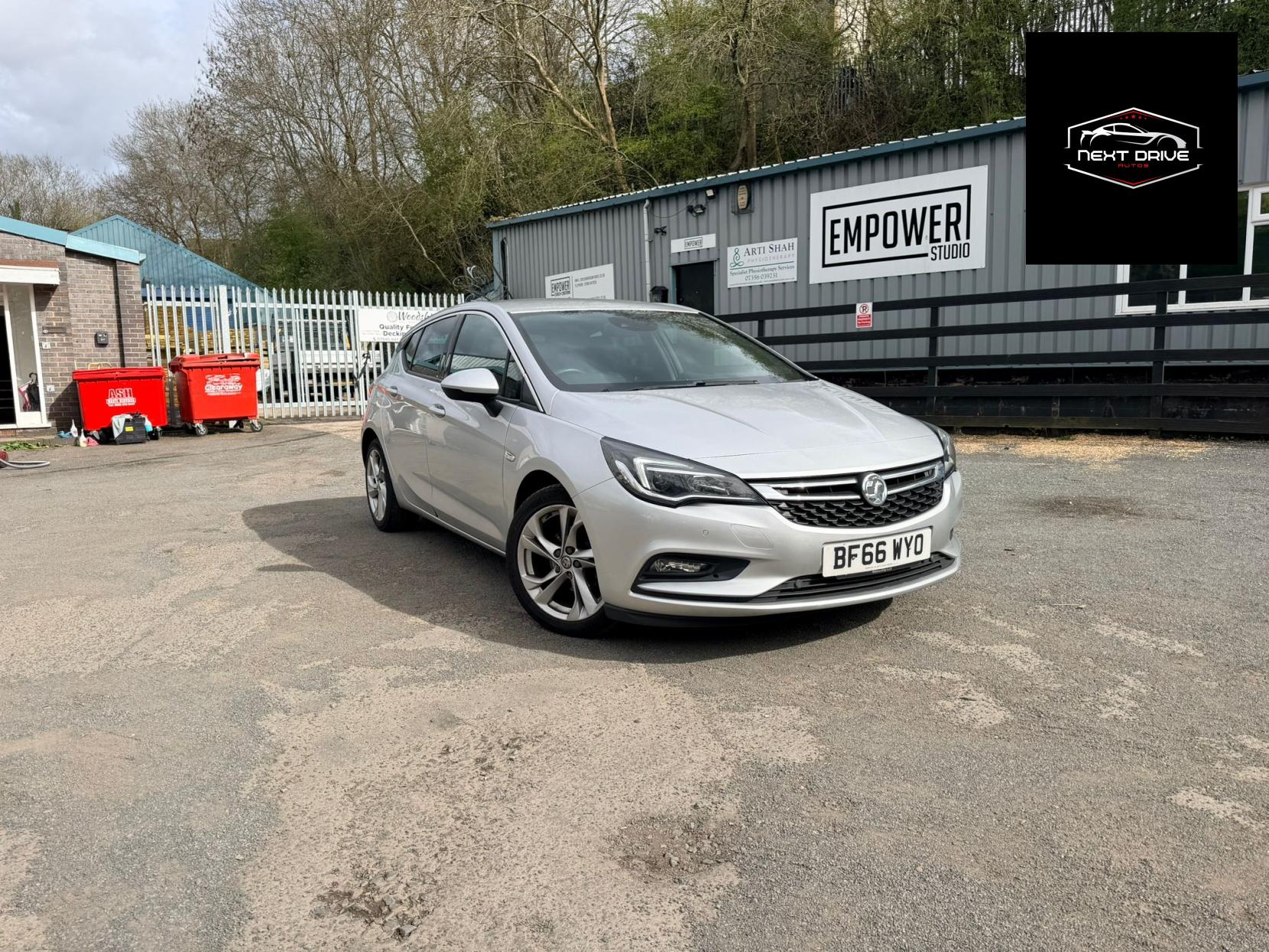 Vauxhall Astra 1.0i Turbo ecoFLEX SRi Nav Hatchback 5dr Petrol Manual Euro 6 (s/s) (105 ps)
